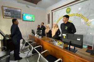 Morning Briefing Petugas PTSP 15 April 2026 oleh Sekretaris Pengadilan Agama Sidikalang