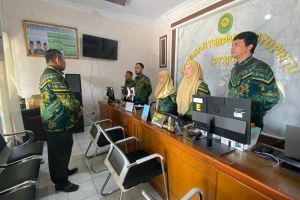 Panitera Pengadilan Agama Sidikalang Bawakan Morning Briefing Petugas PTSP