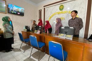 Morning Briefing PTSP oleh Ketua Pengadilan Agama Sidikalang
